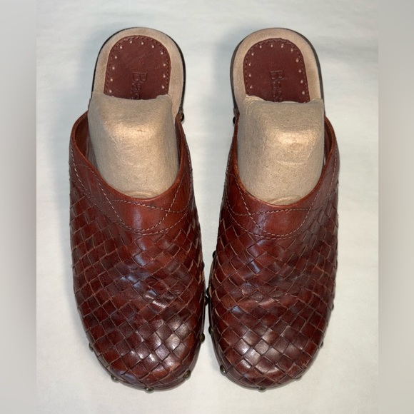 Bass Shoes - Bass Women's Size 8M Brown Handwoven Leather Slip On Clogs. 2 3/4" Heel Height.